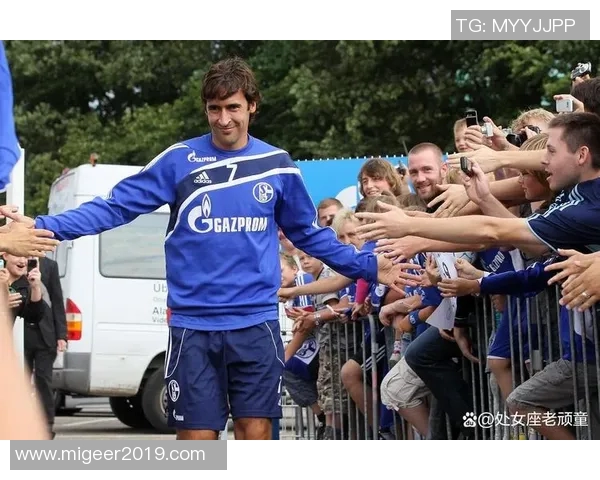 全球足球三十三号球星盘点 从历史传奇到当代新星的精彩表现